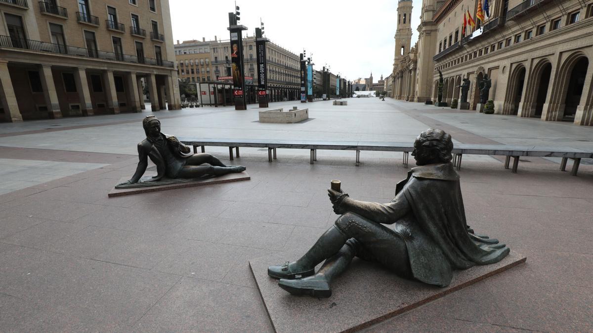 La plaza del Pilar de Zaragoza, uno de los principales enclaves turísticos de la ciudad, espera la llegada de un nuevo restaurante.