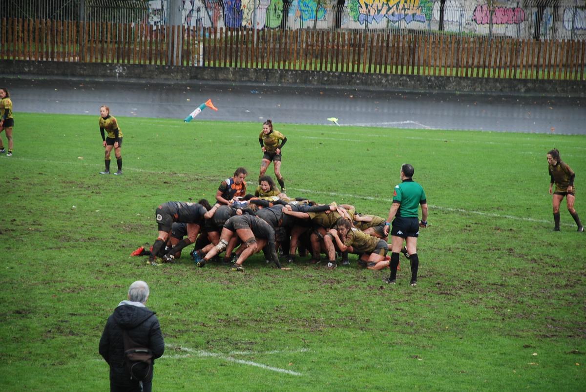 Final de partido con el marcador de 10-5, obteniendo bonus defensivo importante en un campo complicado.