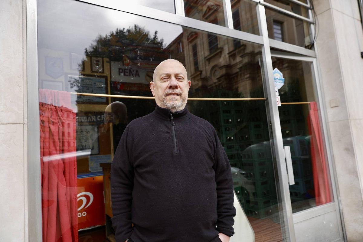 La polémica por el "Héroes del Simancas" de Gijón también está en la calle: partidarios y detractores entre quienes la ven a diario (en imágenes)