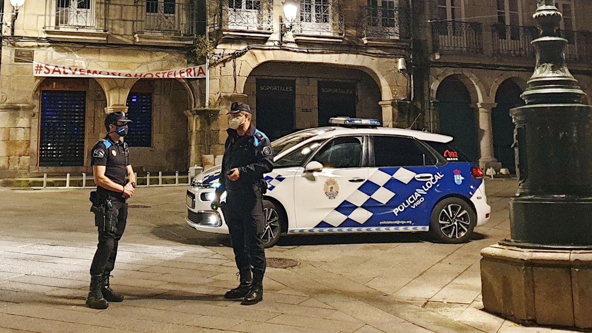 Dos agentes de la Policía Local de Vigo (archivo)