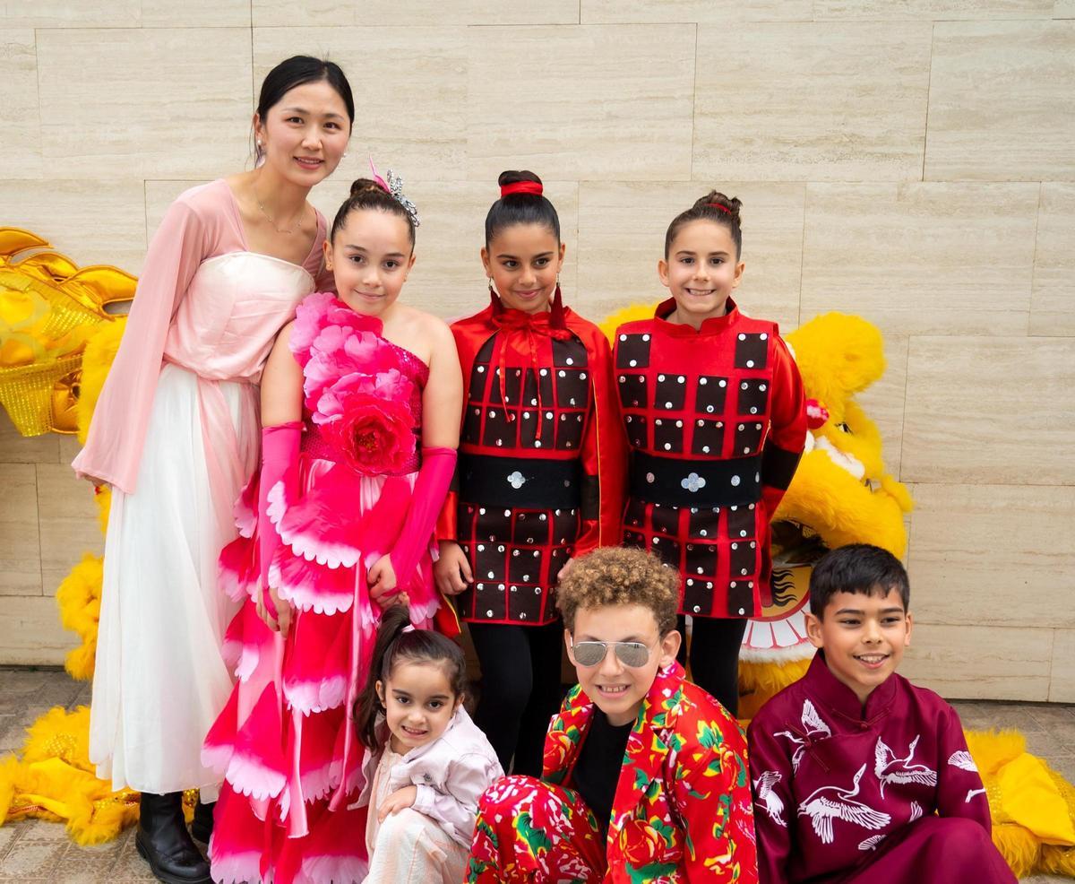 Alumnos del Hispano Inglés actúan en la celebración del Año Nuevo del Caballo