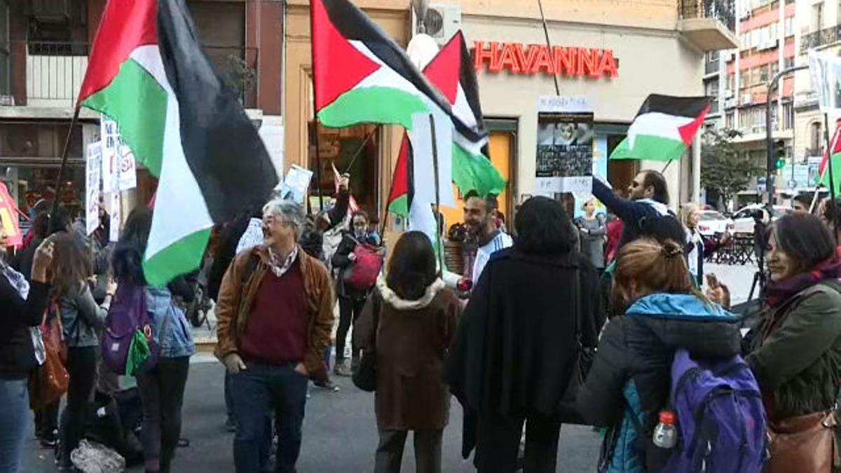 Protestas frente a la AFA para que se cancele el Argentina - Israel