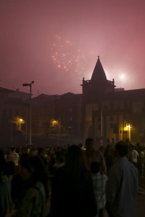 La noche de los fuegos en la Semana Grande de Gijón