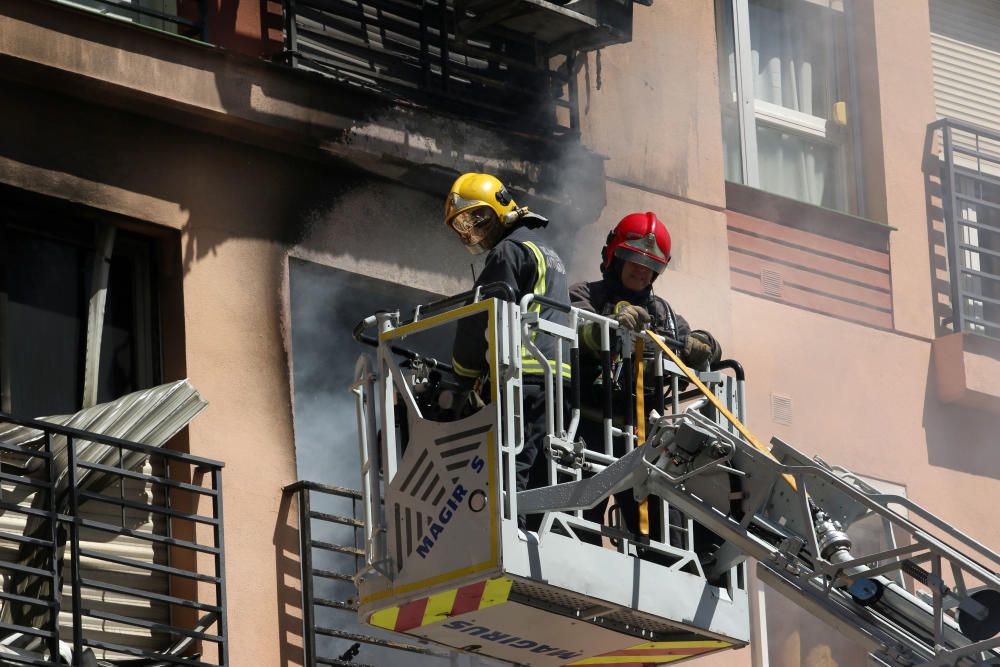 El fuego calcina un edificio de Héroe de Sostoa