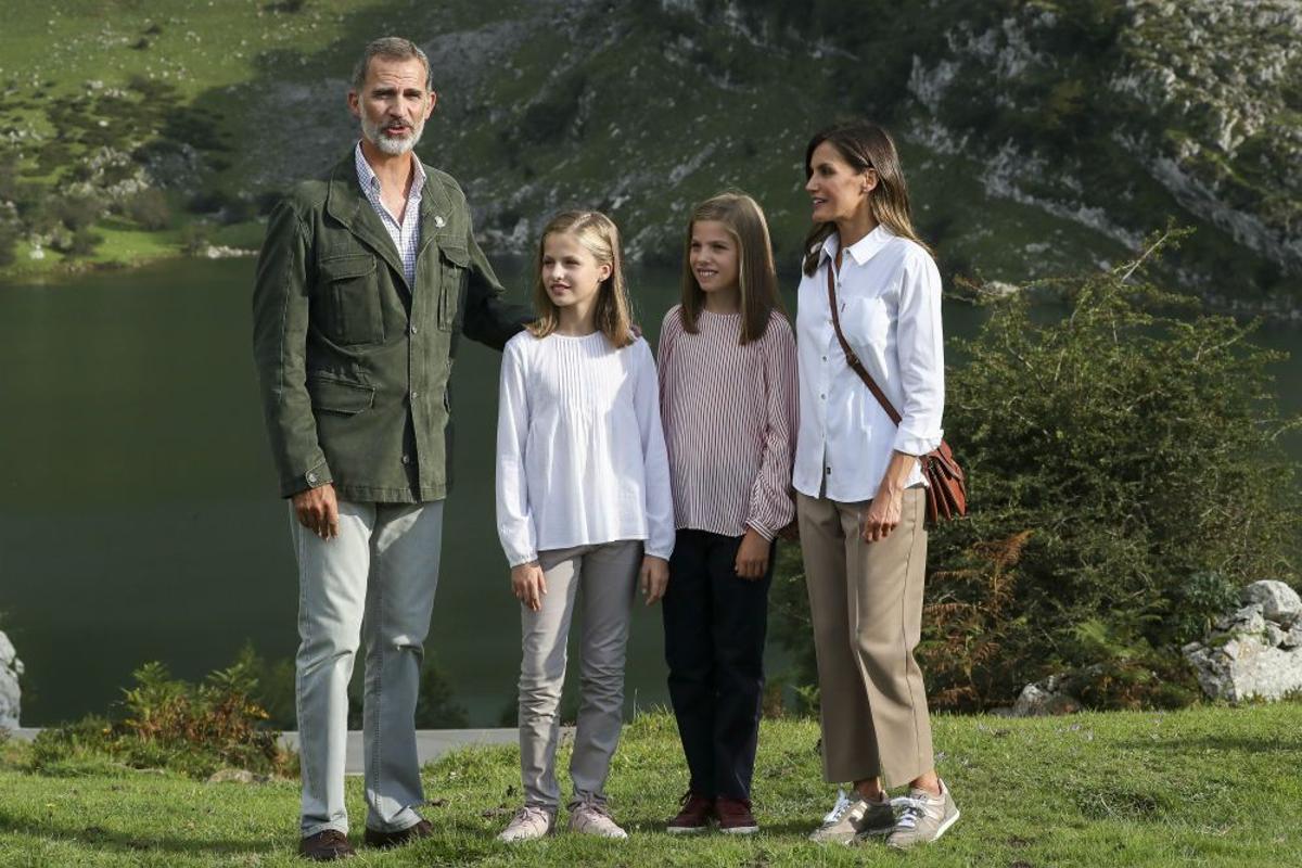 Los Reyes, la Princesa Leonor y la Infanta Sofía en su visita al parque nacional de Covadonga