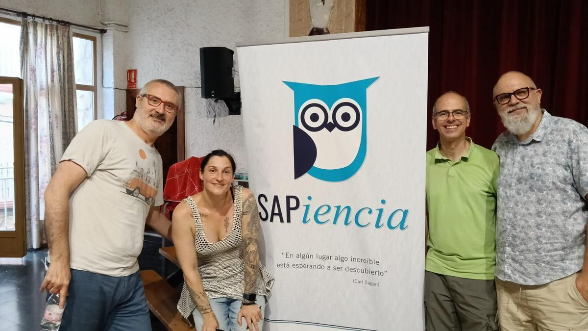 Escritores e integrantes de la asociación.