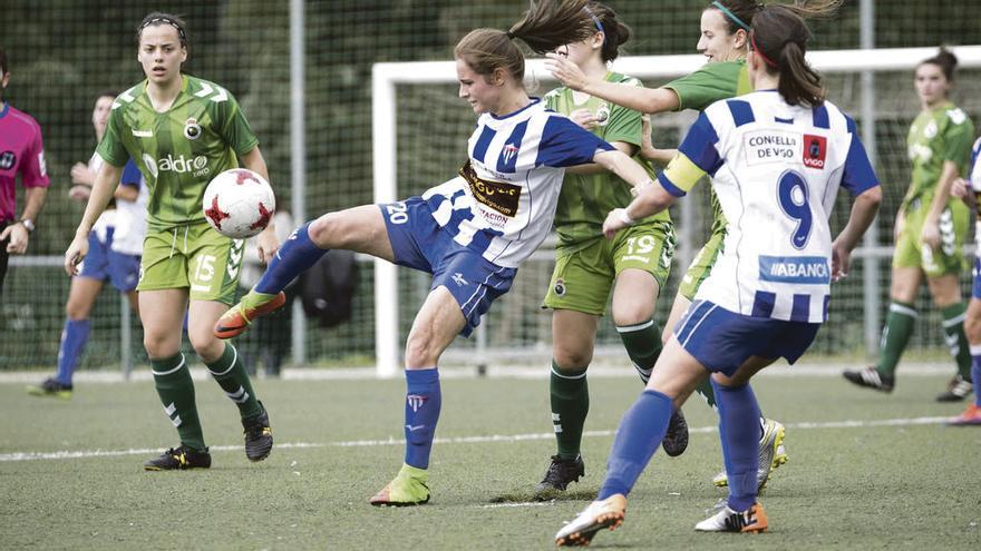 Imagen de un partido reciénte del Sárdoma en la Segunda División femenina. // Cristina Graña