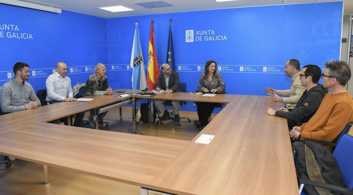 Reunión de la conselleira con la nueva directiva de Agade. | FDV
