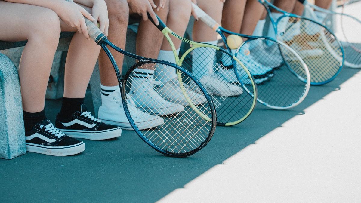 El codo de tenista es muy habitual entre los jugadores amateurs.
