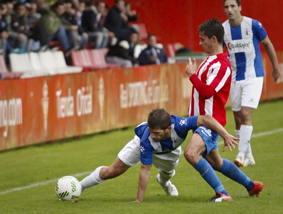 El partido entre el Sporting B y el Real Avilés, en imágenes