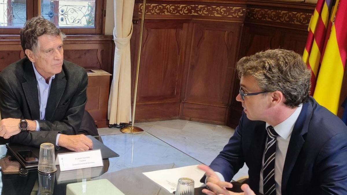 Costa junto al presidente del Cercle d’Economia de Barcelona.