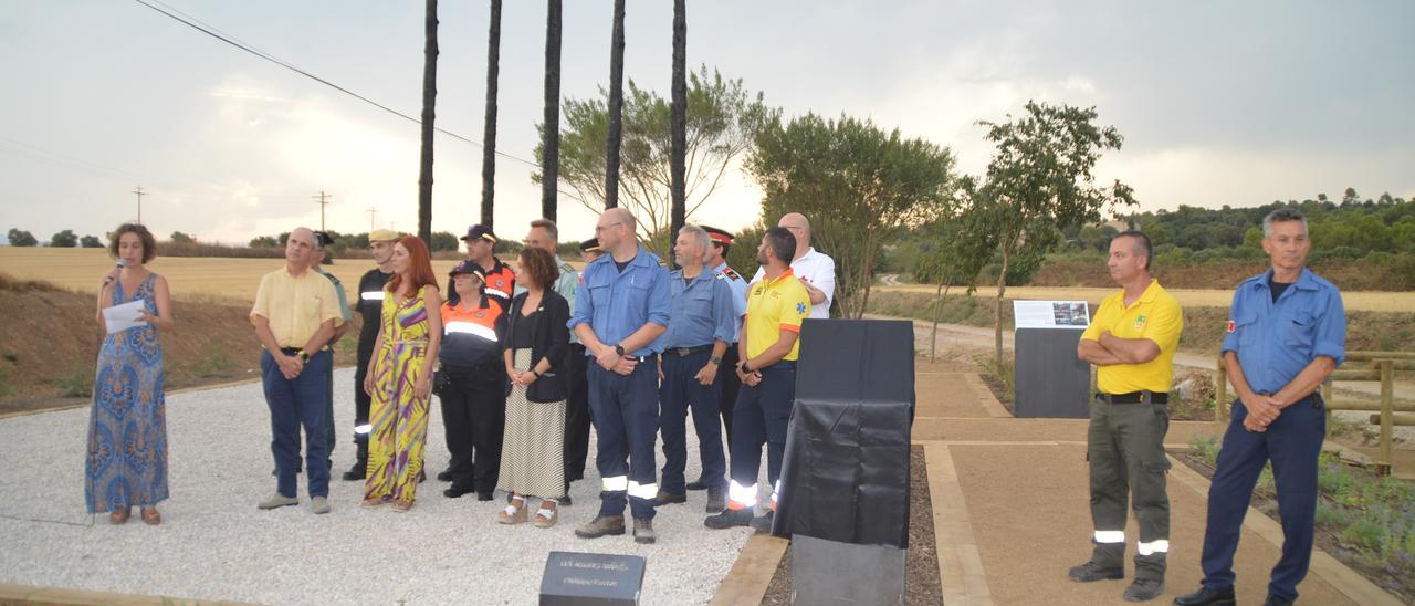 Moment en què s&#039;ha inaugurat l&#039;escultura &quot;Les Arbres Brûles&quot;