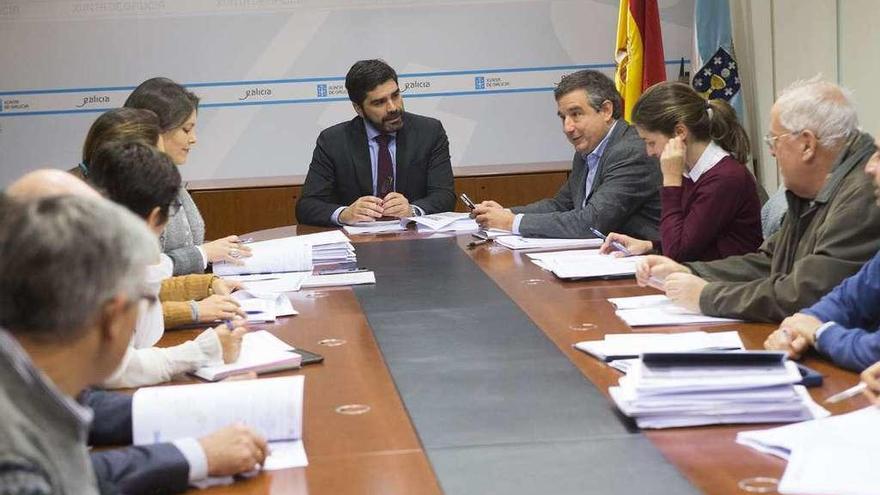 El director de Augas de Galicia preside la Oficina da Seca, en Santiago.