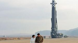 Kim Jong-un, junto a su hija