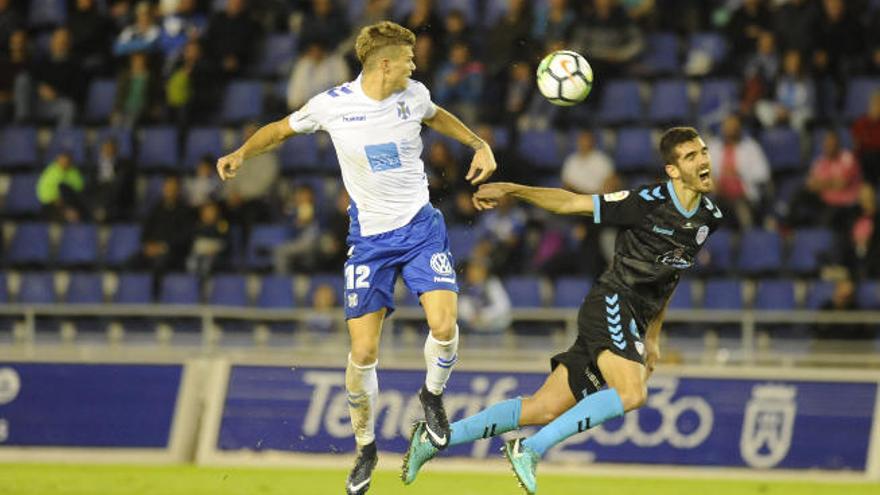 El italiano Samuele Longo, en el Tenerife-Lugo aplazado de la temporada pasada.