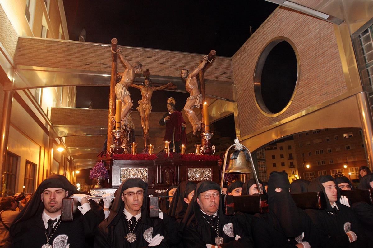 El Cristo del Perdón, escoltado por los dos ladrones.