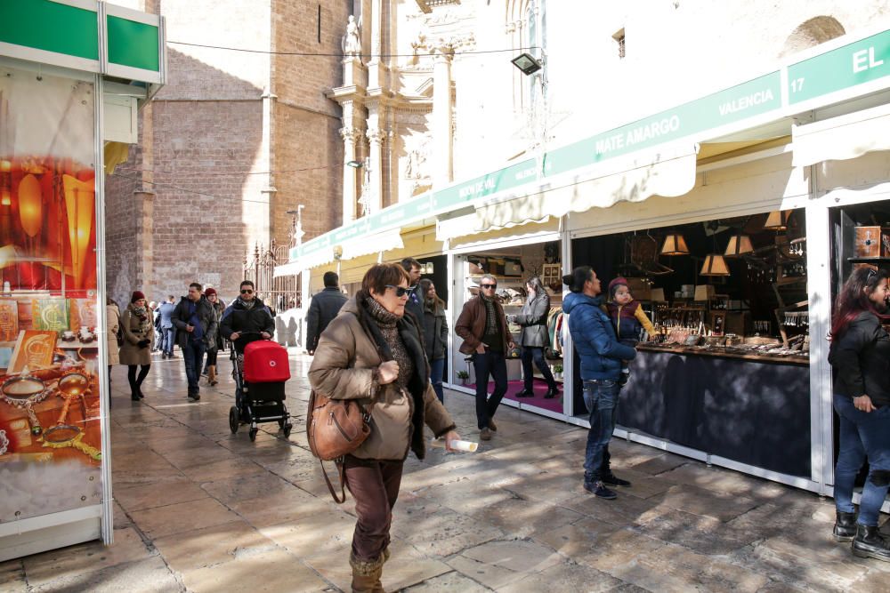 Primer día de los árboles de Navidad, pista de patinaje sobre hielo y el tiovivo del ayuntamiento