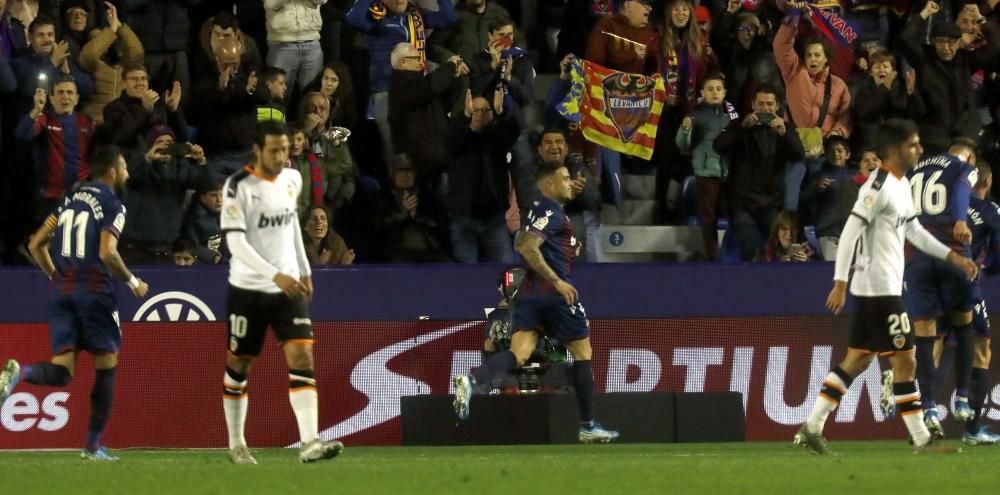 Las mejores imágenes del derbi Levante UD - Valencia CF