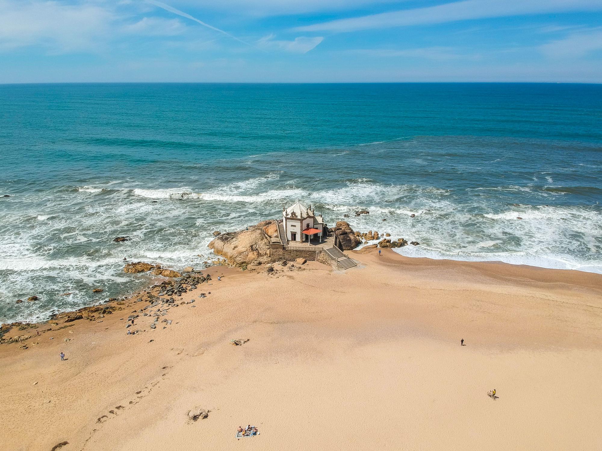 Senhor da Pedra: la capilla portuguesa que desafía al Atlántico