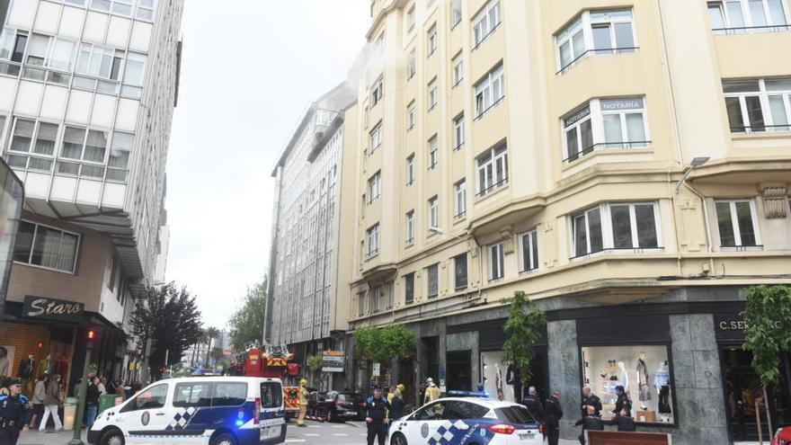 Calle Fontán cortada por un incendio.