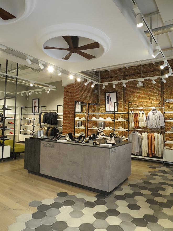 Interior de la Flagship Store de Geox en Madrid