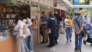 La Feria del Libro vuelve a aperturar en la ‘restrictiva’ plaza Santa Clara de Castelló