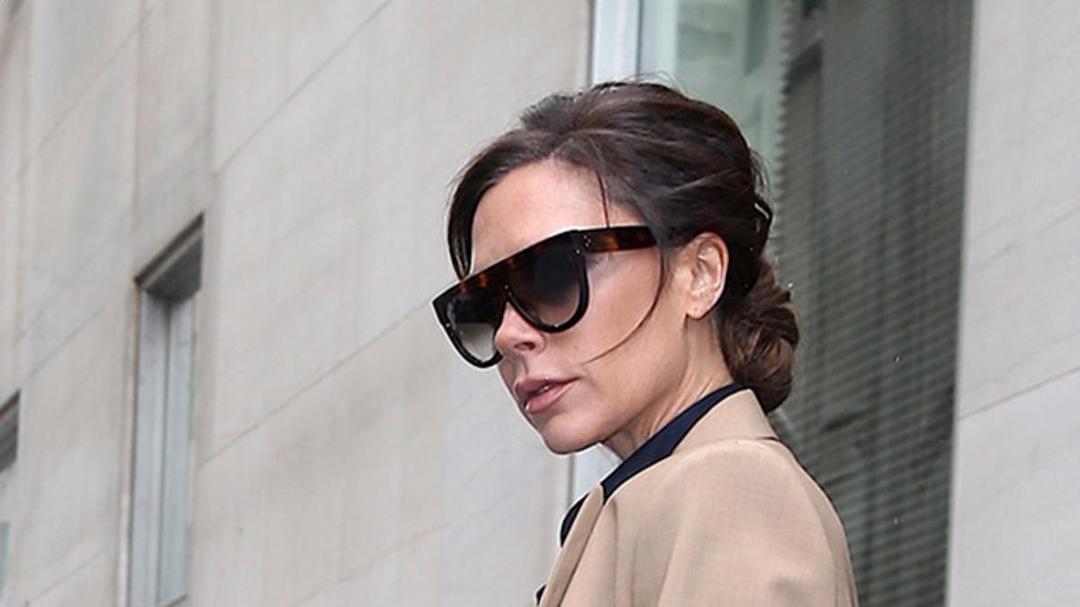 Victoria Beckham en Nueva York con traje de chaqueta