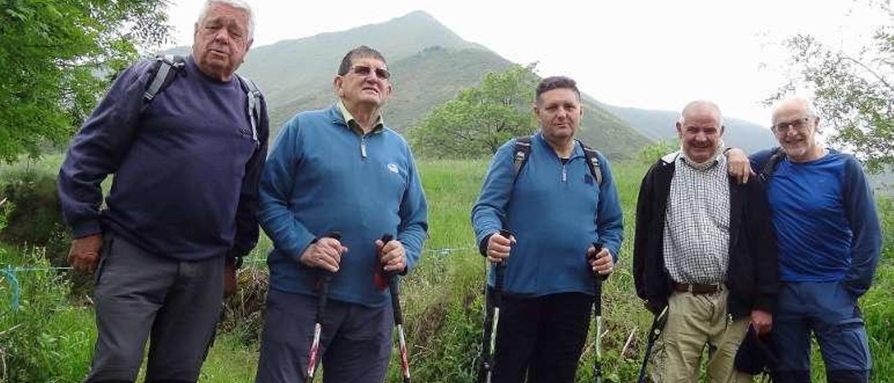 Senderistas en el Collado.