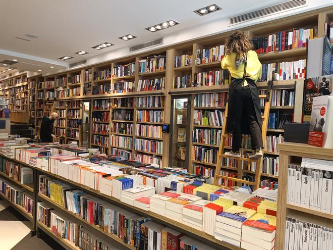Interior de la librería 'Hijos de Santiago Rodríguez'