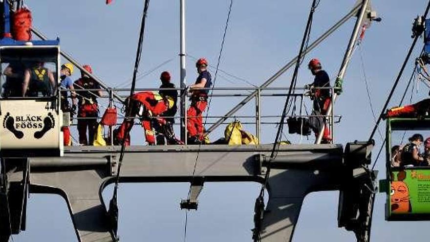 Cien personas, atrapadas en un teleférico sobre el Rhin en Colonia