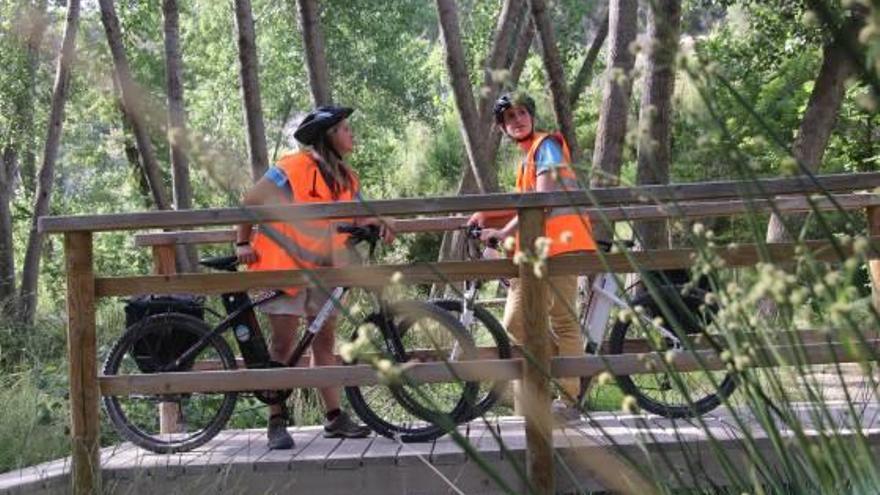 Voluntarios vigilando los montes de la provincia para evitar incendios forestales.