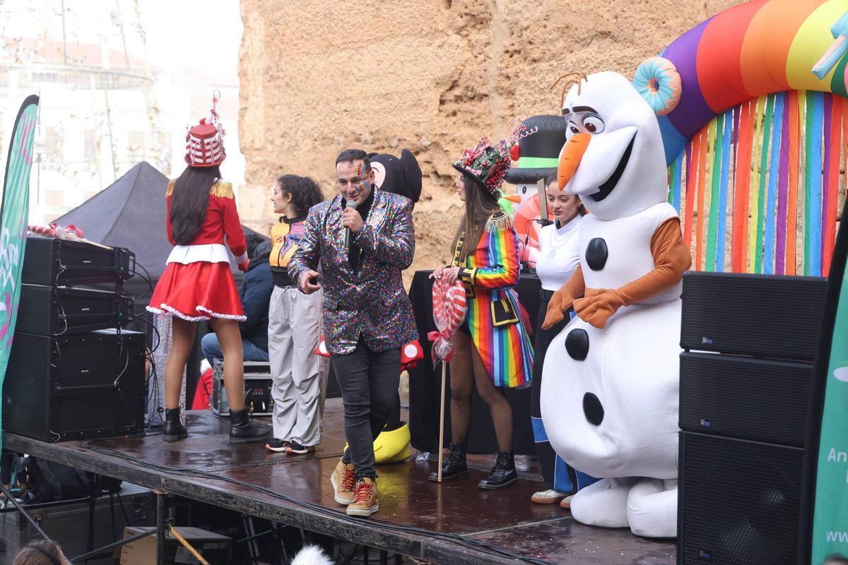 Los niños de Cáceres celebran el año nuevo con música y gominolas en lugar de uvas Los niños de Cáceres celebran el año nuevo con música y gominolas en lugar de uvas