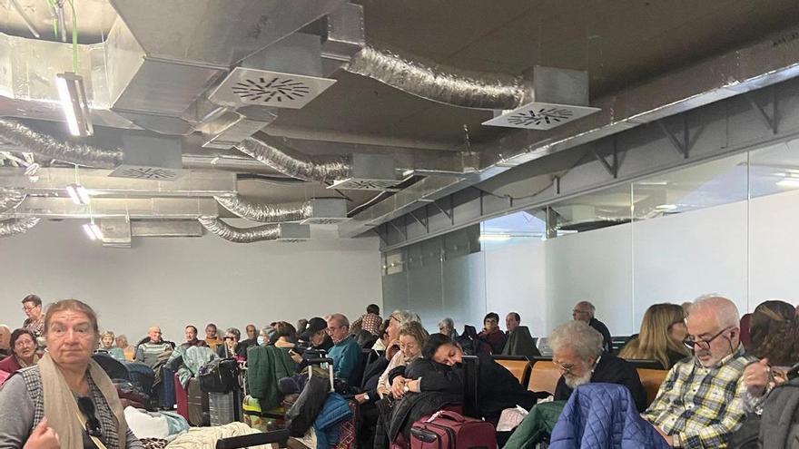 Medio centenar de jubilados, «tirados» durante cuatro horas en Atocha al cancelarse sus billetes del Imserso