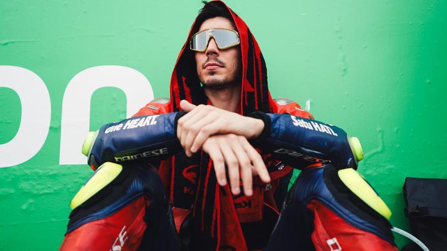 Joan Mir acaba en el suelo en su carrera 100 en MotoGP