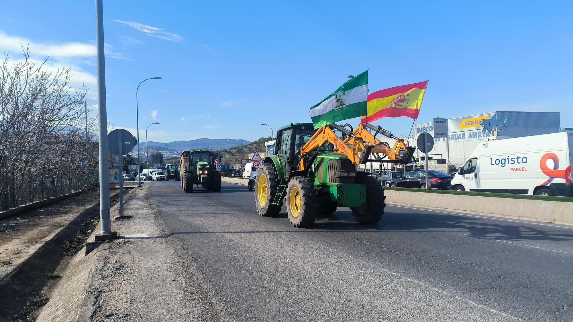 Las movilizaciones de los agricultores de la comarca de Antequera, en imágenes