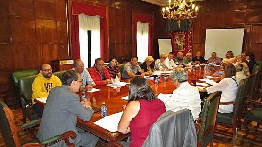 Reunión de los 22 municipios incluidos en el Programa de Empleo Agrario con el subdelegado del Gobierno.