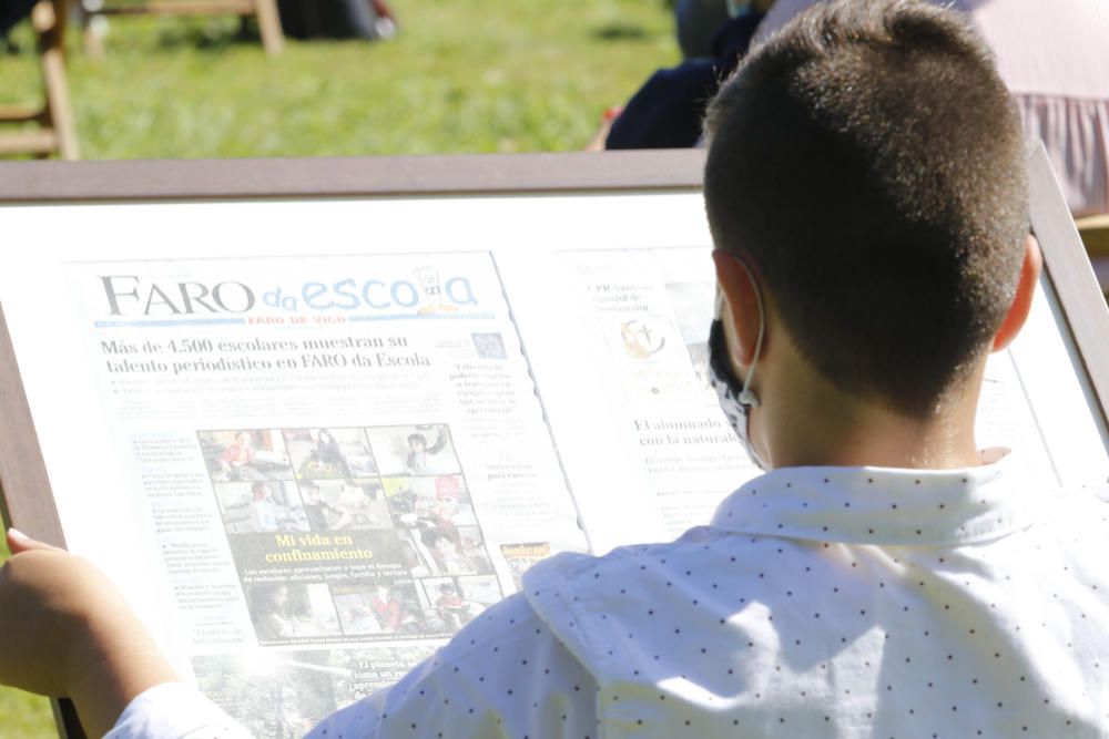 Profesores y alumnos participantes en la quinta edición de FARO da Escpña reciben el reconocimiento en Castrelos por su gran trabajo durante un curso marcado por el coronavirus.