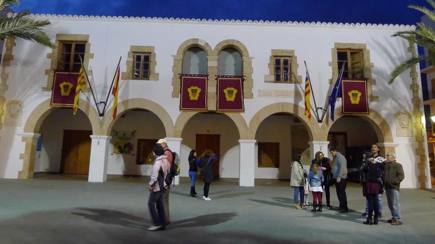 Fachada del Ayuntamiento de Santa Eulària, en una imagen de archivo.