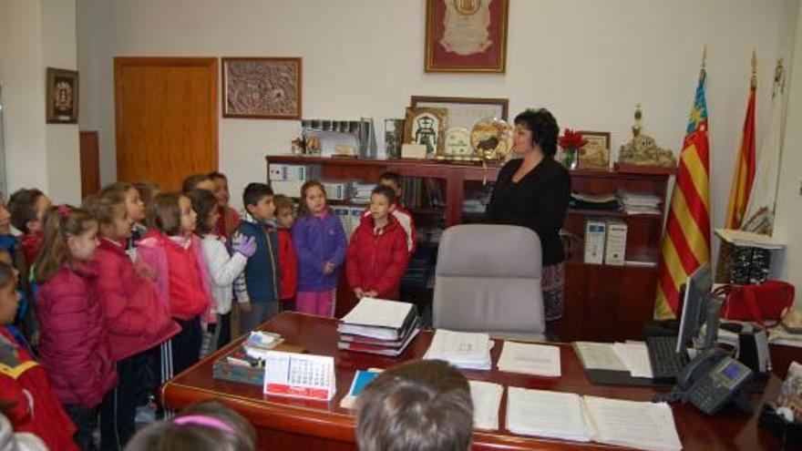 Los niños de Monforte del Cid visitan su Ayuntamiento