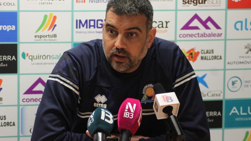 Álex Pérez: &quot;La salvación nos queda lejos, solo miramos el partido contra el Lleida&quot;