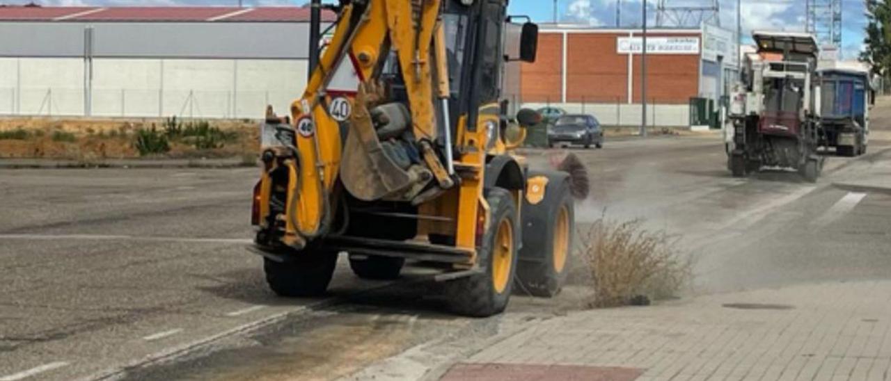 Labores de pavimentación realizadas este año en la zona del CTB. | E. P.