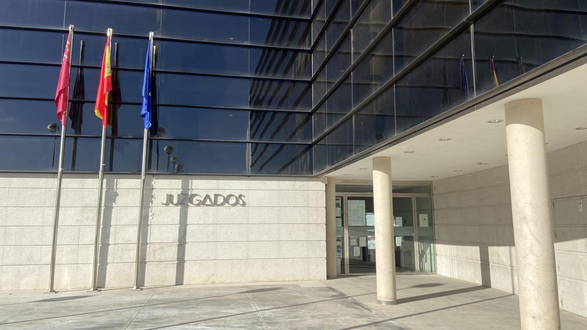 Exterior de los juzgados de Cieza.