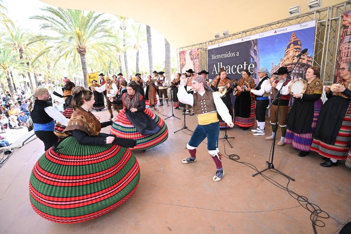 Albacete llega a Alicante con una jornada de folklore y gastronomía Albacete llega a Alicante con una jornada de folklore y gastronomía