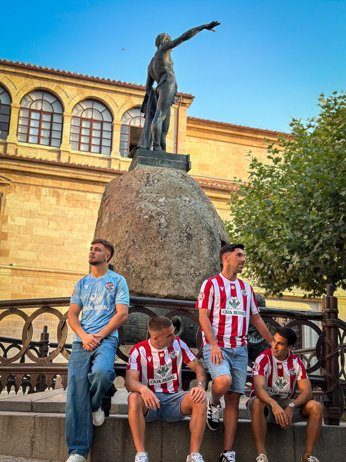 Así son las nuevas camisetas del Zamora CF: primemra, segunda y tercera equipación