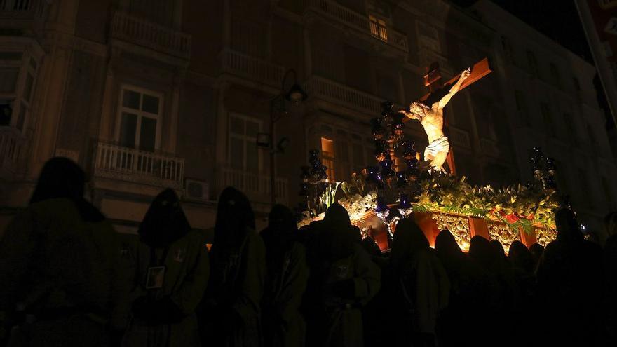 La procesión del Silencio enmudece las calles de Cartagena