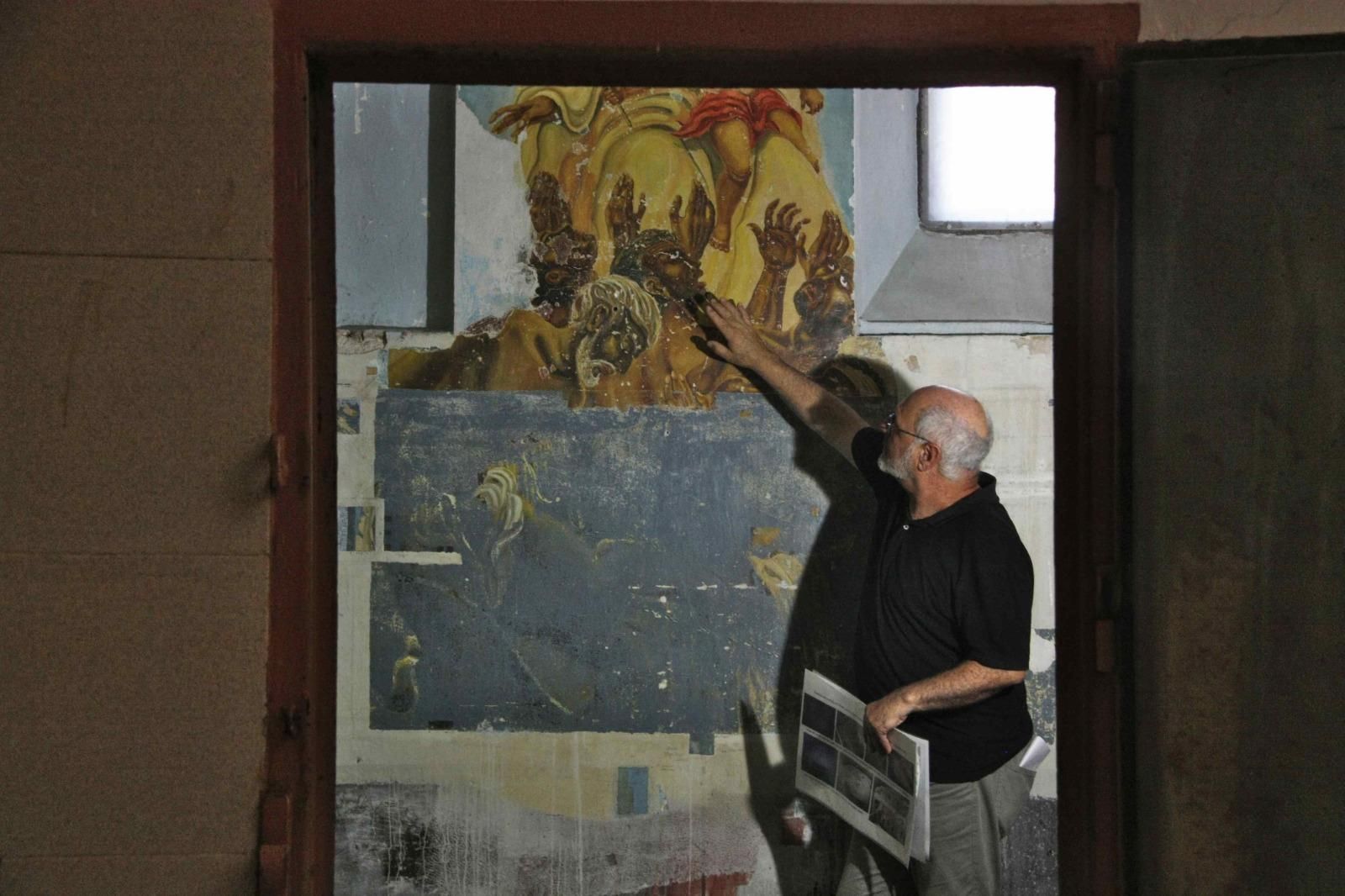 Descobertes les pintures murals de la capella Gitana a la presó Model de Barcelona