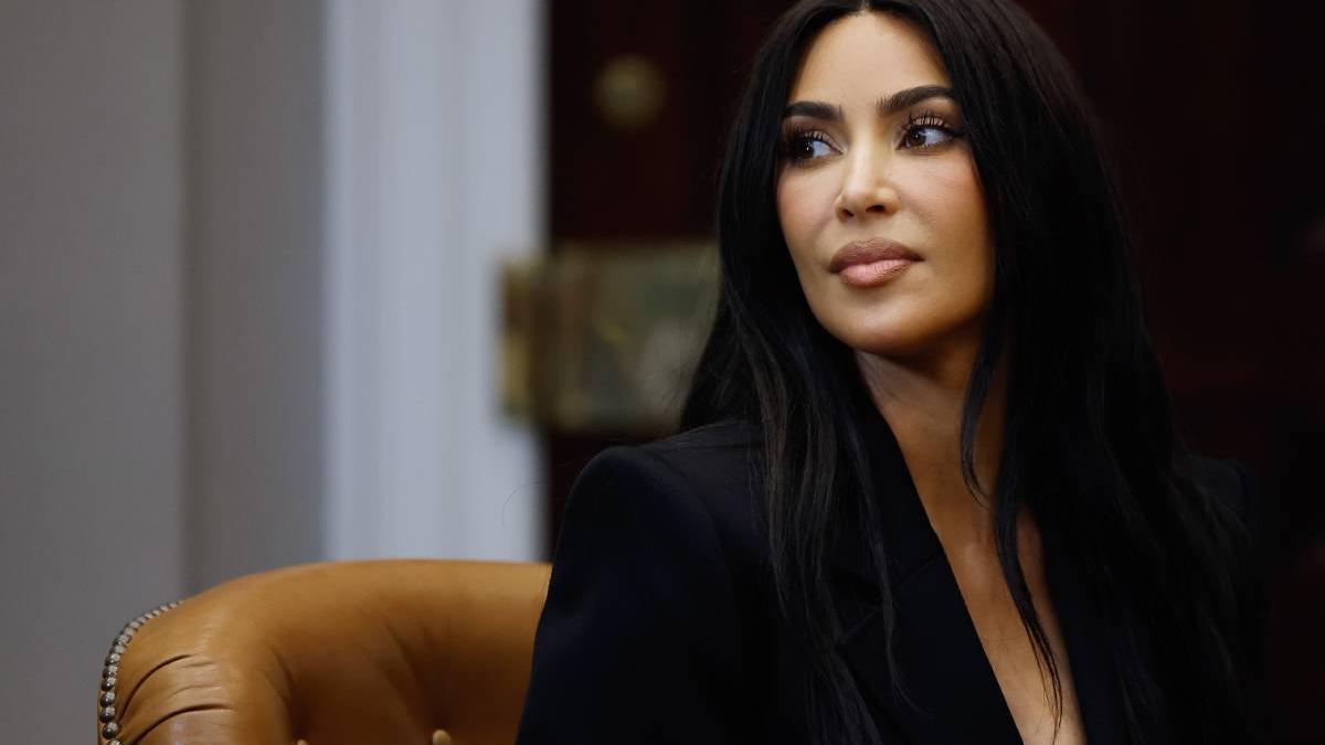 Kim Kardashian regresa a la Casa Blanca para discutir con Kamala Harris sobre la reforma de justicia penal