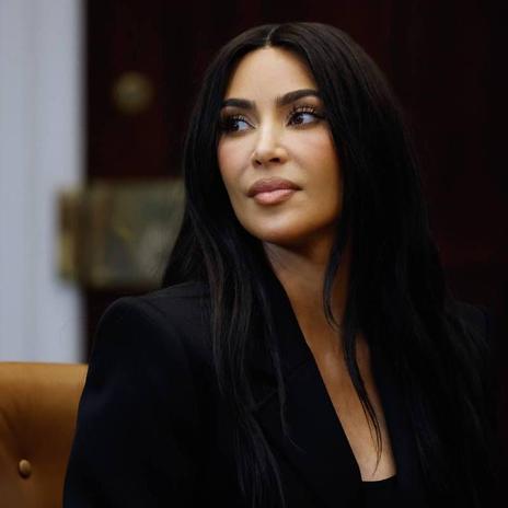 Kim Kardashian regresa a la Casa Blanca para discutir con Kamala Harris sobre la reforma de justicia penal