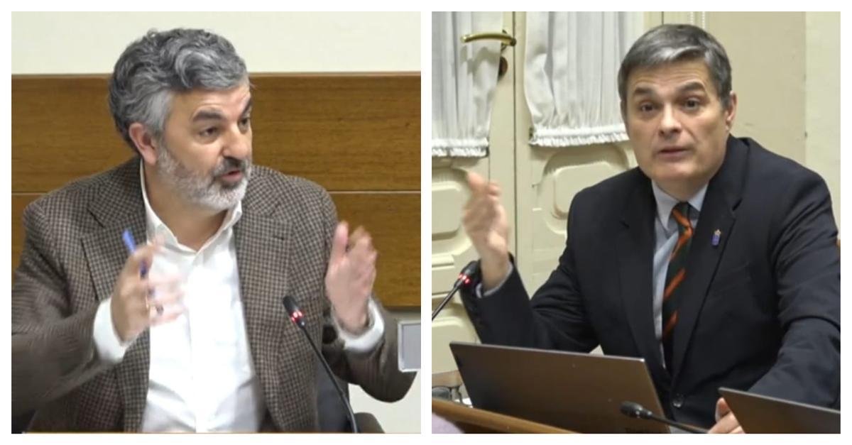 Alejandro Calvo (izquierda) y Pedro Rueda, en la comisión del parlamento, este martes.