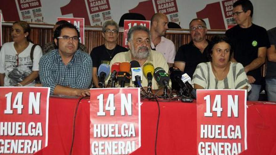 Gustavo Santana (izda.) y Antonio Pérez, durante la presentación de ayer. | acfi